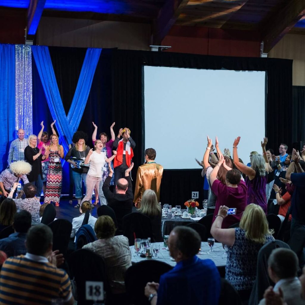 everyone-plays-05_NTT_crowd_standing