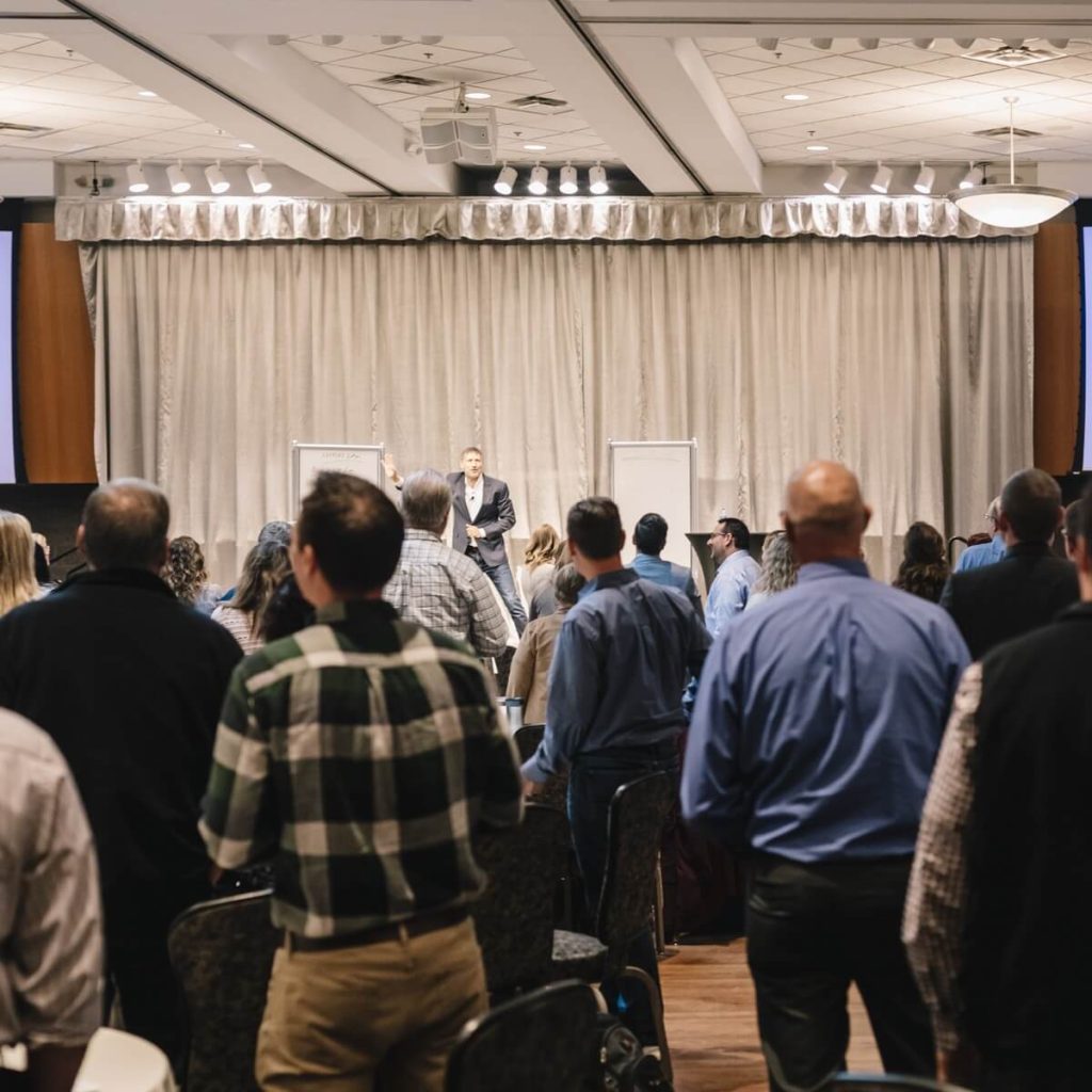 roger-haskett-corporate-workshop-facilitation_06_Blind_Karaoke_standing_room