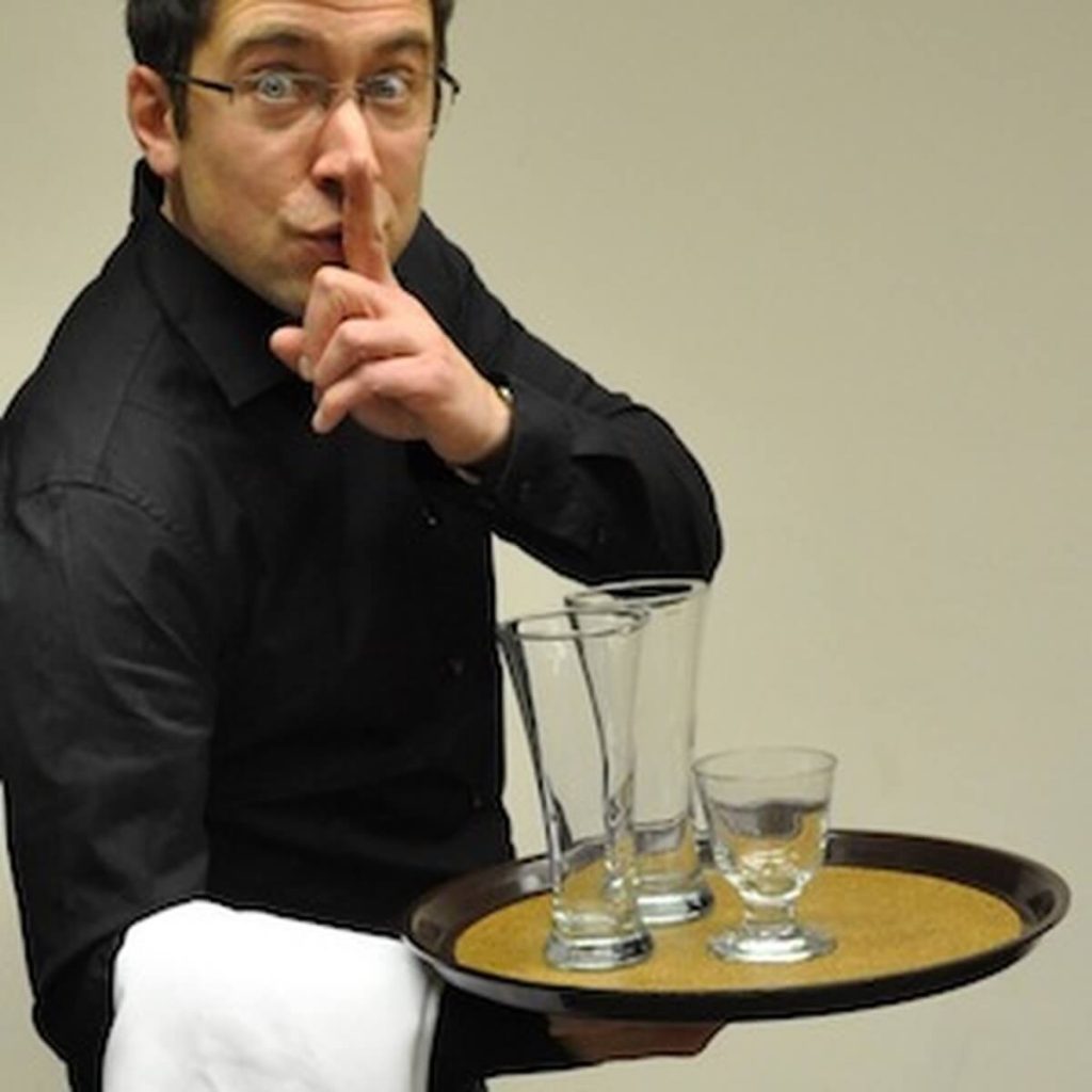 undercover-actors-surprise-reveal-corporate-event_07